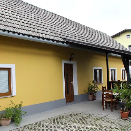 Kmecka Hisa Rodica בית הארחה Domžale