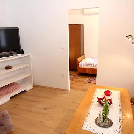 Kmecka Hisa Rodica * Domžale