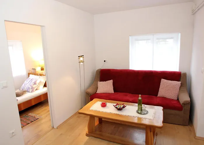 Kmecka Hisa Rodica *