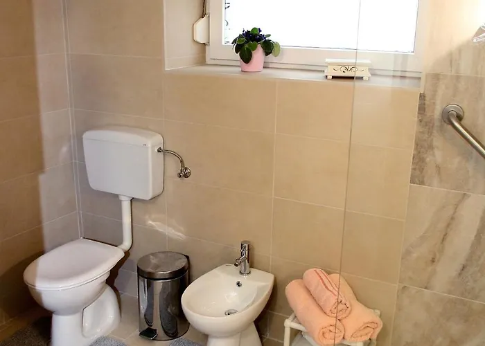 Kmecka Hisa Rodica * Domžale