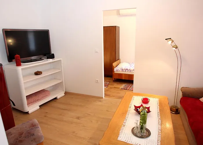 Kmecka Hisa Rodica * Domžale